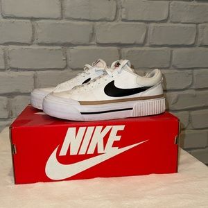 Women’s Nike Court Legacy lift